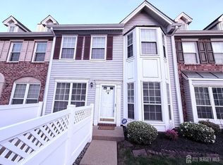207 Darwin Ln, North Brunswick, NJ 08902