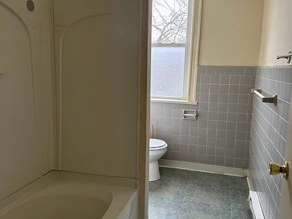 5th image of 2349 Penn St #2