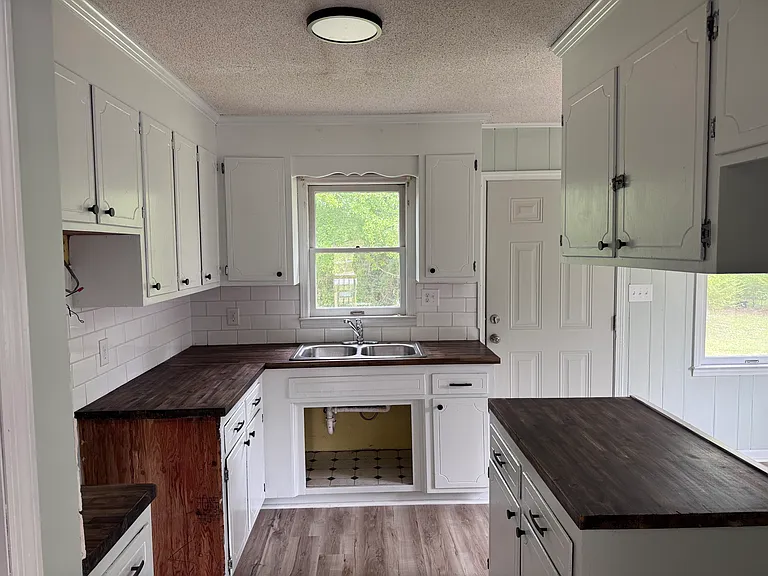 2301 Brookside Dr — Photo 3