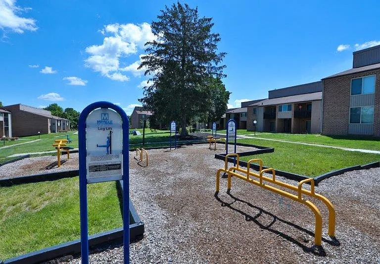 Lakewood Hills Apartments and Townhomes — Photo 25