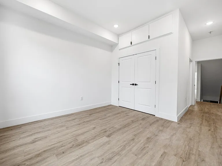 234 Webster Ave #1R — Photo 8