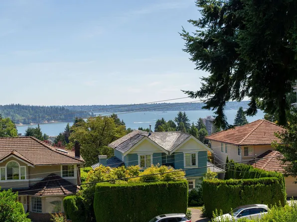 1371 Mathers Ave, West Vancouver, BC V7T 2G5