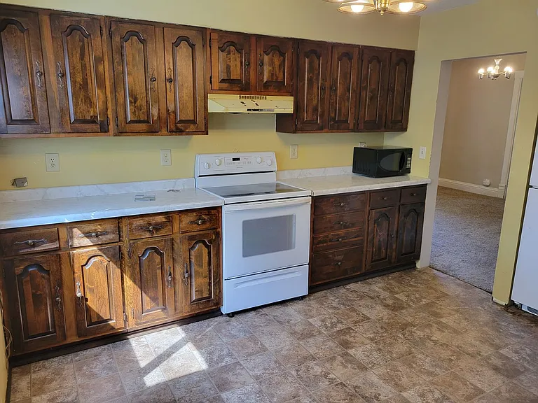 512 E Maple St — Photo 28