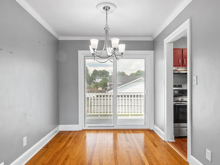 407 Robertson St — Photo 5