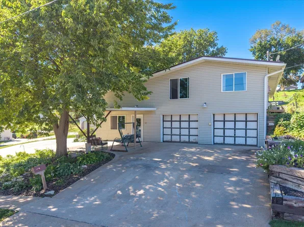 417 N 6th St, Missouri Valley, IA 51555