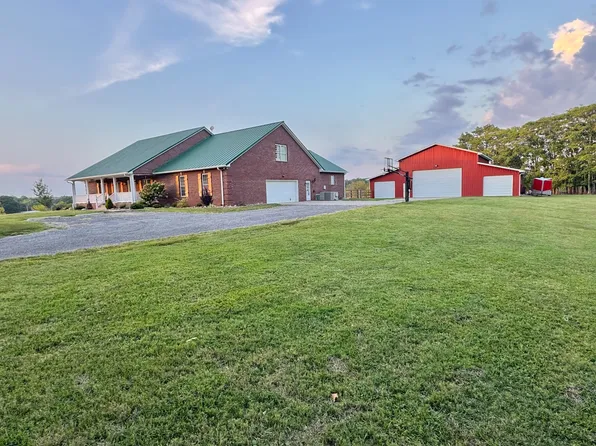 399 Edgar Meeks Rd, Burns, TN 37029