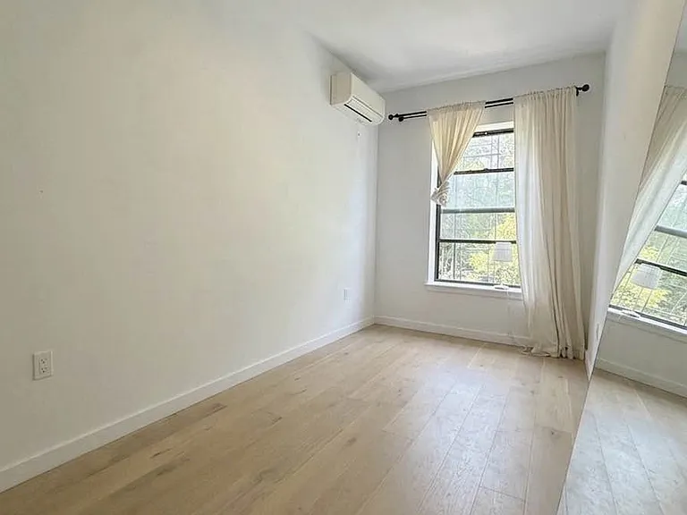 563 Putnam Ave #2 — Photo 6
