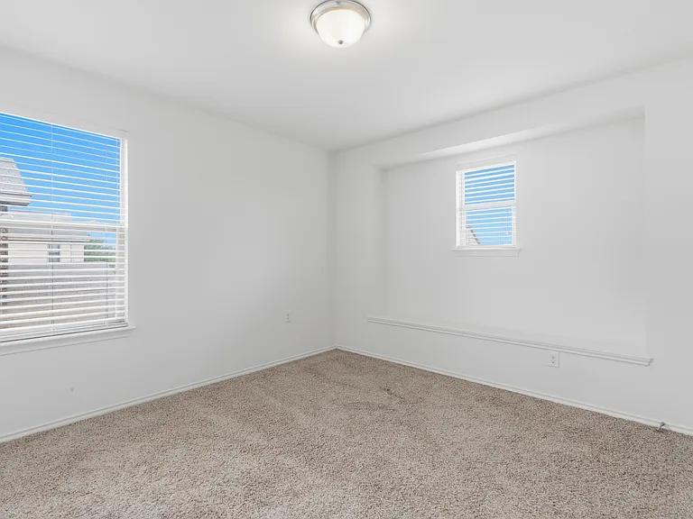 11200 Drumellan St — Photo 42