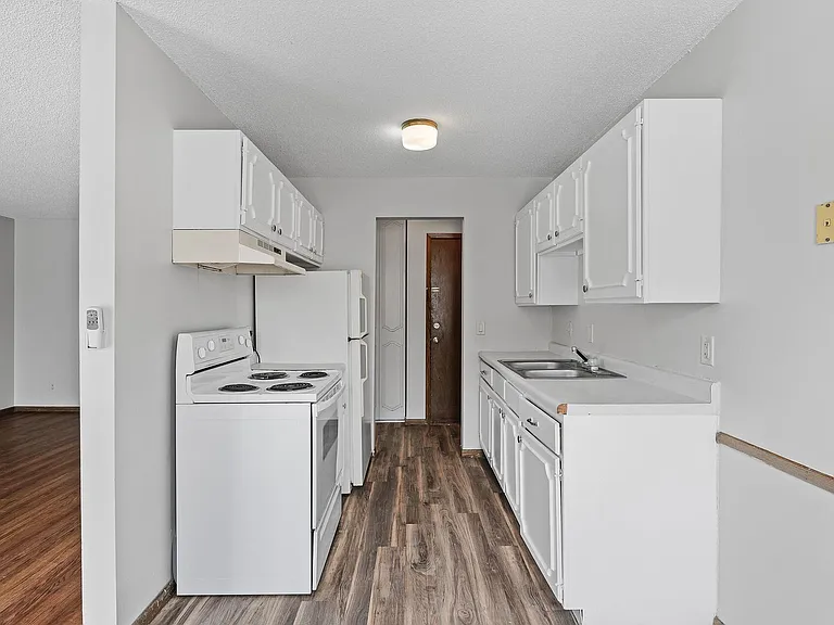 Highland Gables Apartments — Photo 29