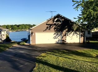 1267 Holiday Dr, Somonauk, IL 60552