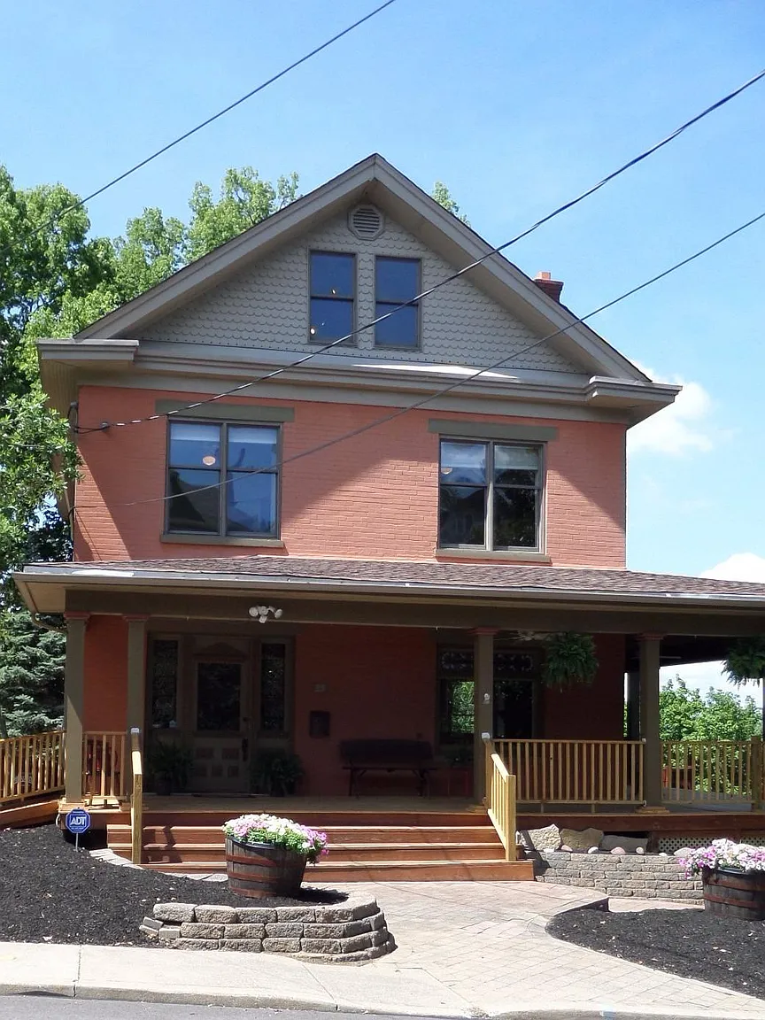 33 E Southgate Ave photo 1