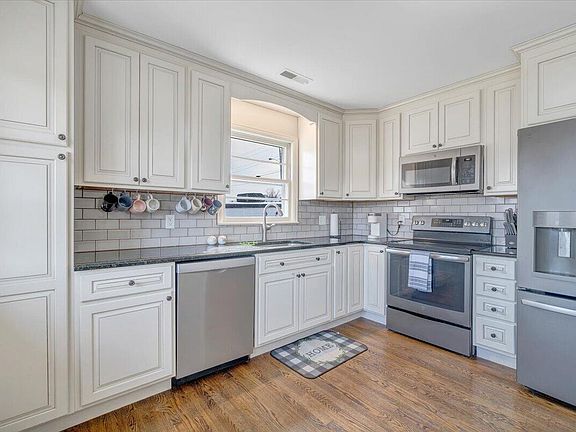 2nd image of 1541 Penley Blvd