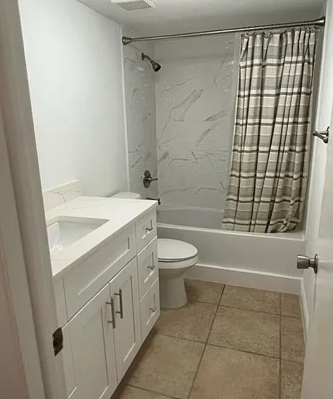 Guest bathroom.