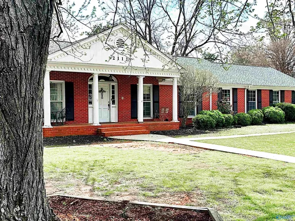 2111 Brookmeade Rd SE, Decatur, AL 35601