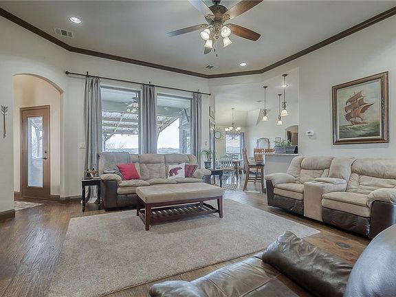 3rd image of 395 Scenic View Dr