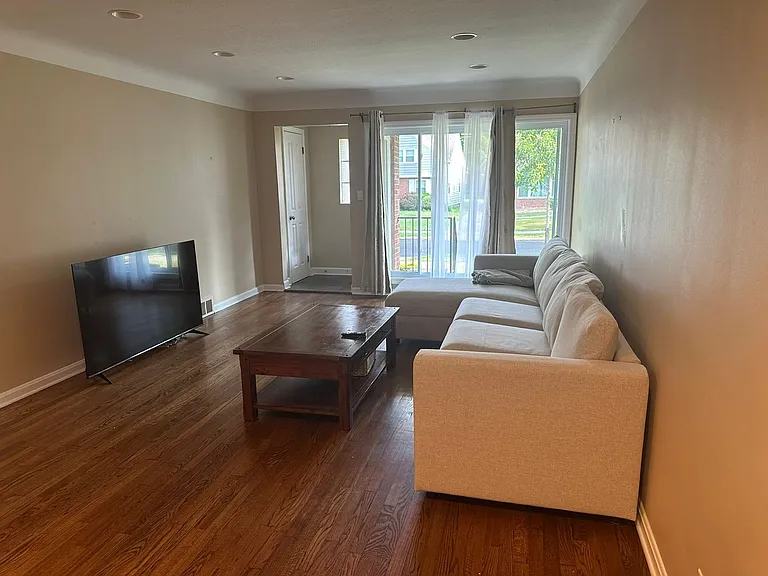 24016 Edgehill Dr — Photo 4
