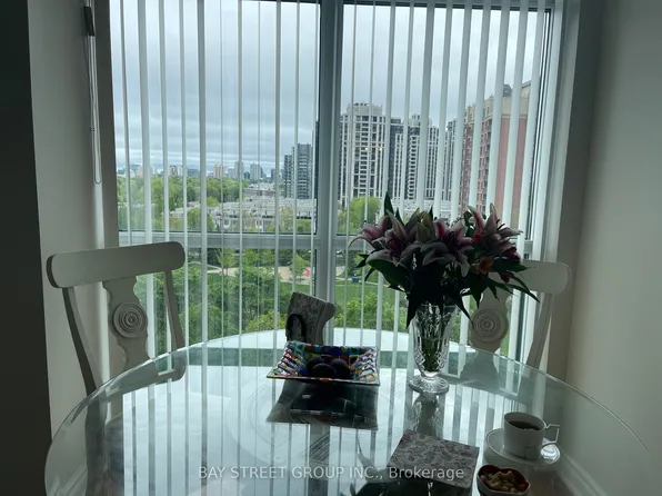28 Harrison Garden Blvd #911, Toronto, ON M2N 7B5