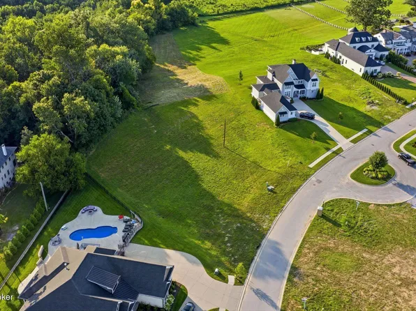 8212 Sutherland Farm Rd, Prospect, KY 40059