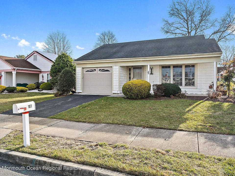 1st image of 107 Buckingham Drive N