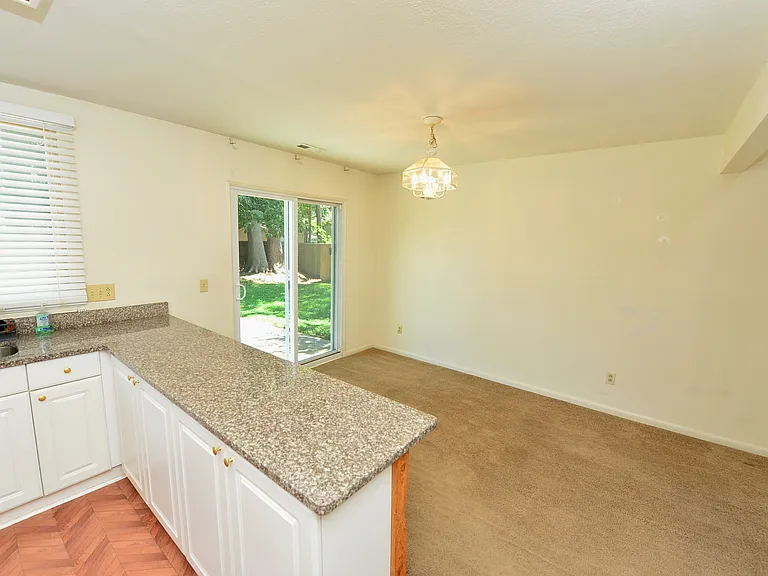 1548 Beachview Dr — Photo 12