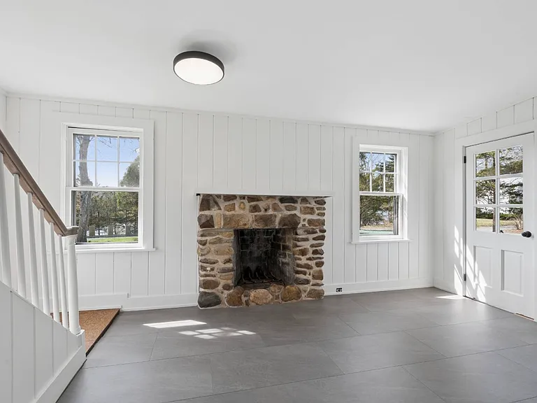 18 Lake Side Dr — Photo 11