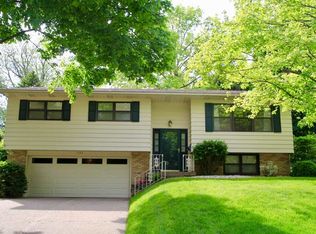 1414 25th St, Bettendorf, IA