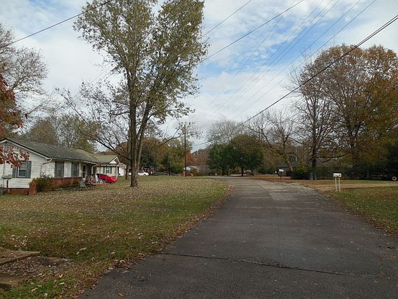 4th image of 15 Green Acres Dr