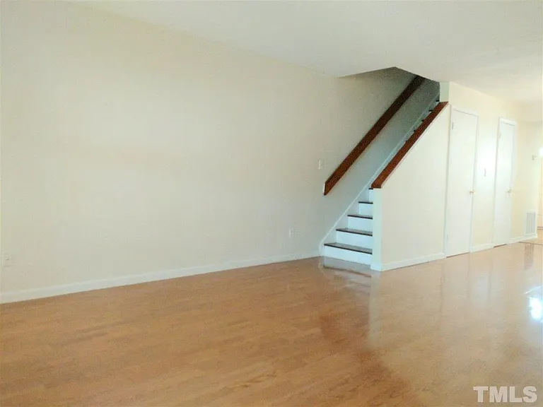 116 Kingsbury Dr — Photo 12
