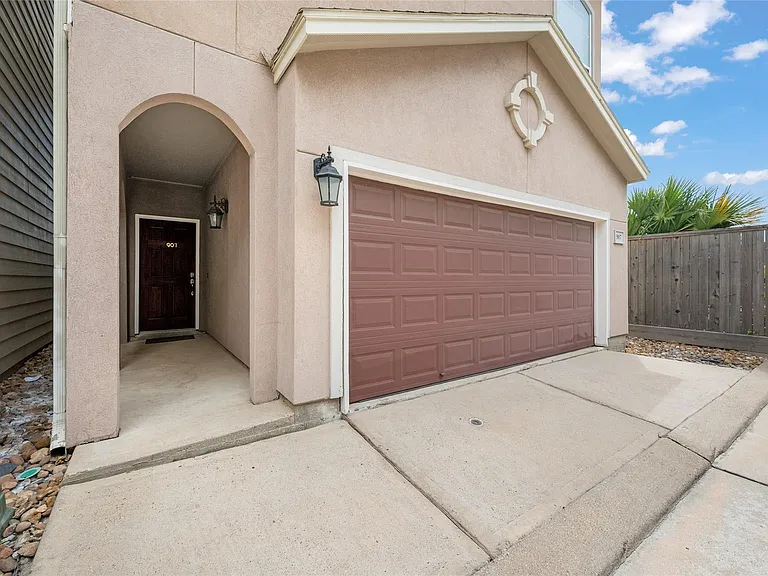 907 McKinney Park Ln — Photo 7