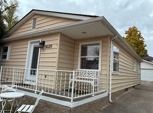 5625 Putnam Dr, West Bloomfield, MI 48323