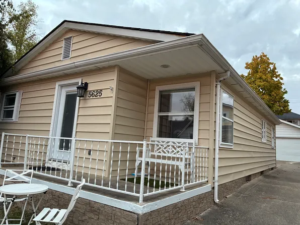 5625 Putnam Dr, West Bloomfield, MI 48323