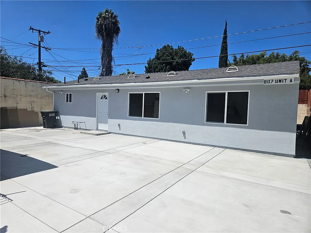2 bed, 850 sqft, $2,975 — Photo 3
