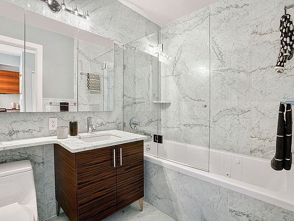3rd image of 11-24 31st Ave #7D