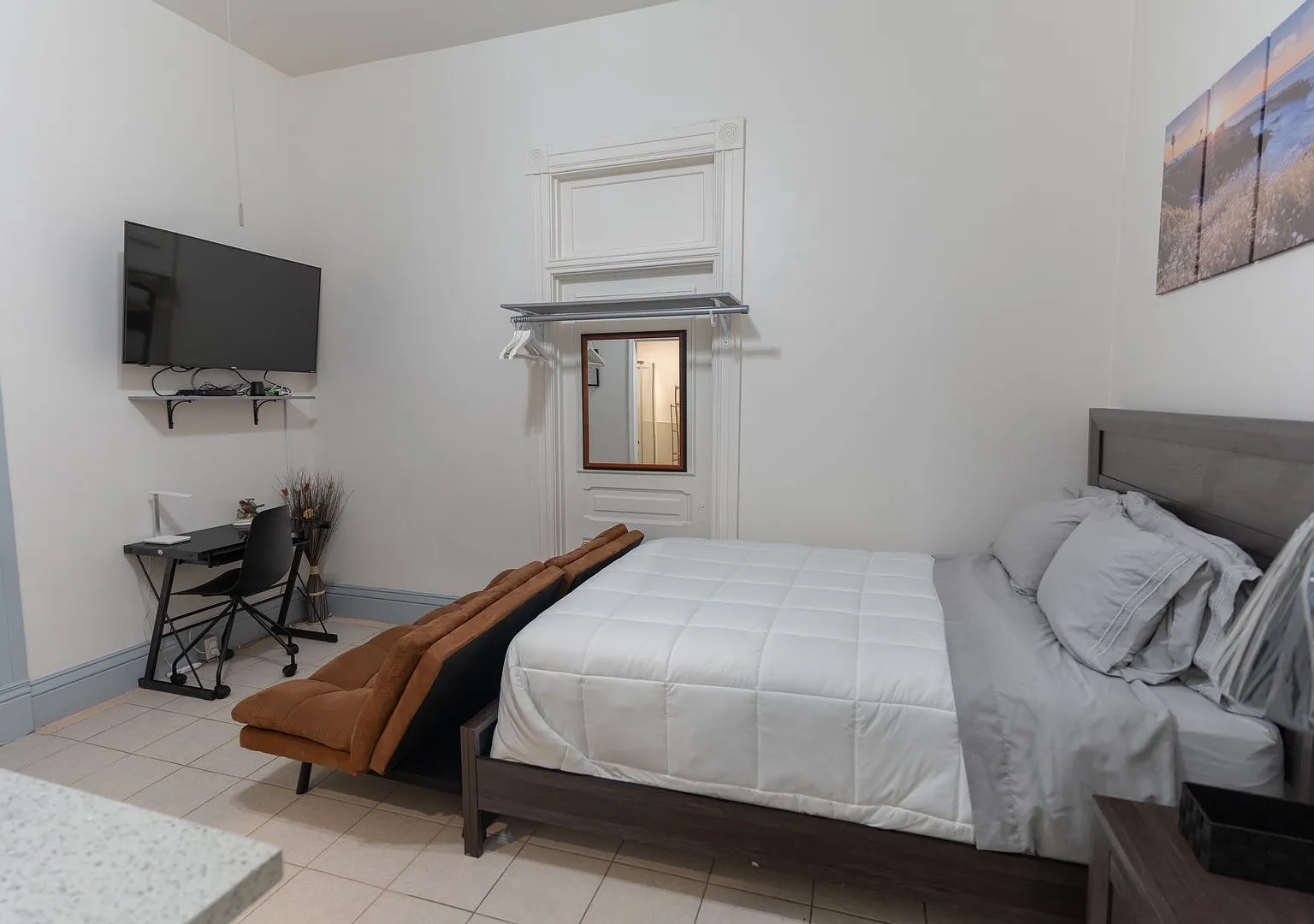 Furnished Studio for Rent in Historic Downtown Cole Block Building — Photo 3