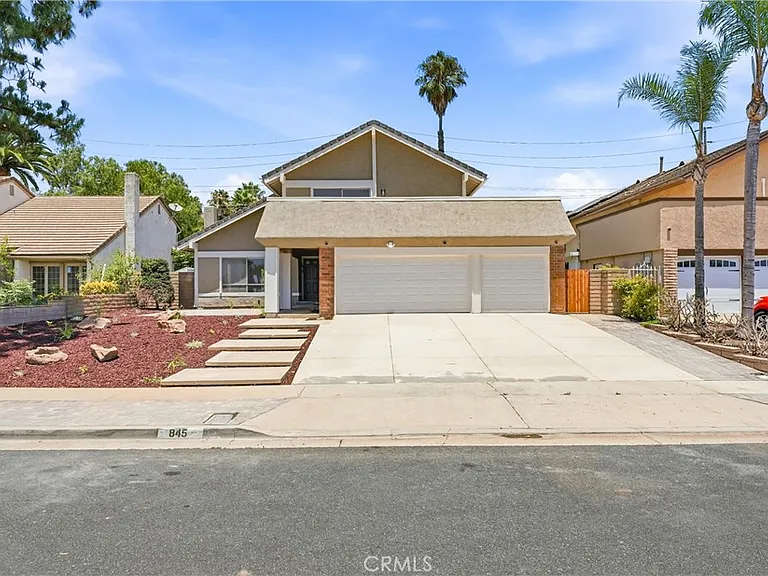 845 Woodcrest Ave — Photo 1