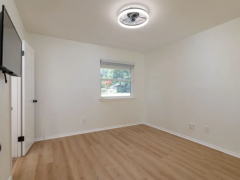 2212 Ridge Ln — Photo 7