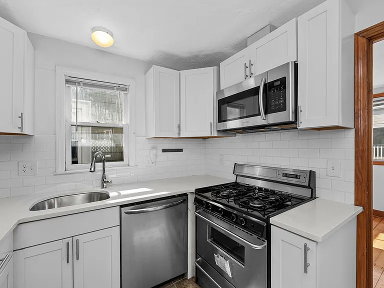 32 Prospect St #3 — Photo 4