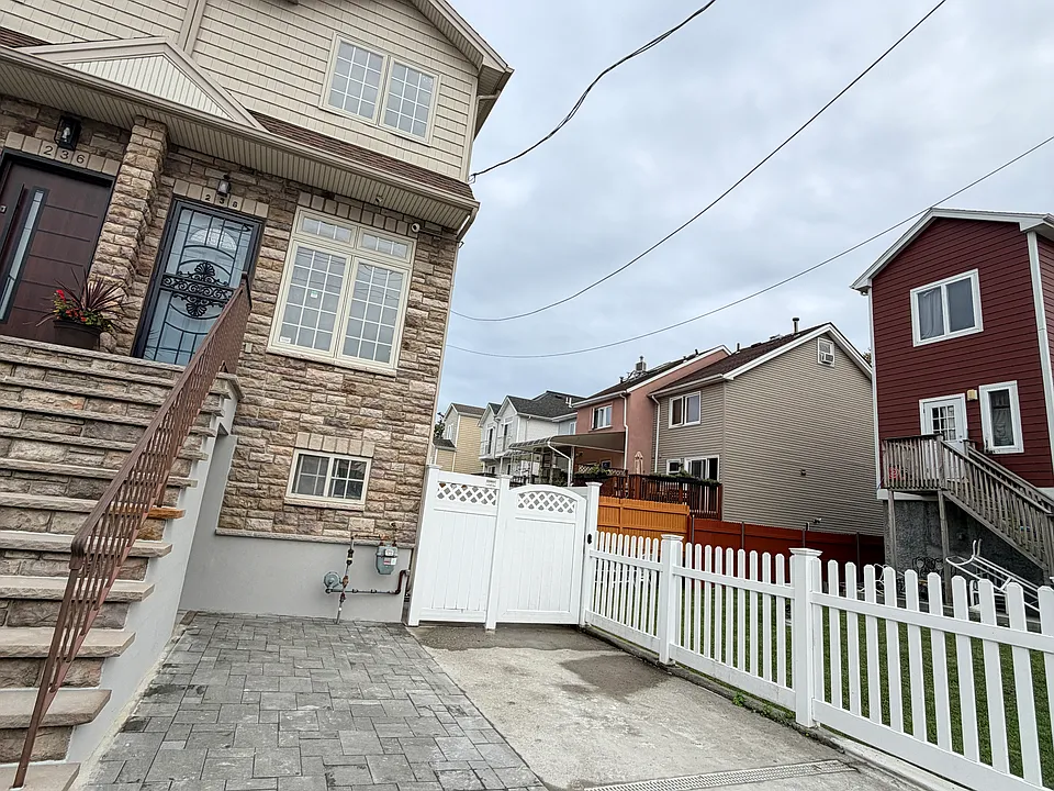 238 Colony Ave #2