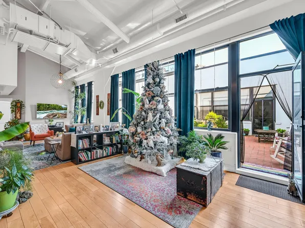 300 Communipaw Avenue image 8 of 34