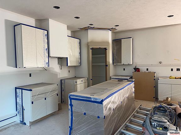 5th image of 3031 Walter Ter