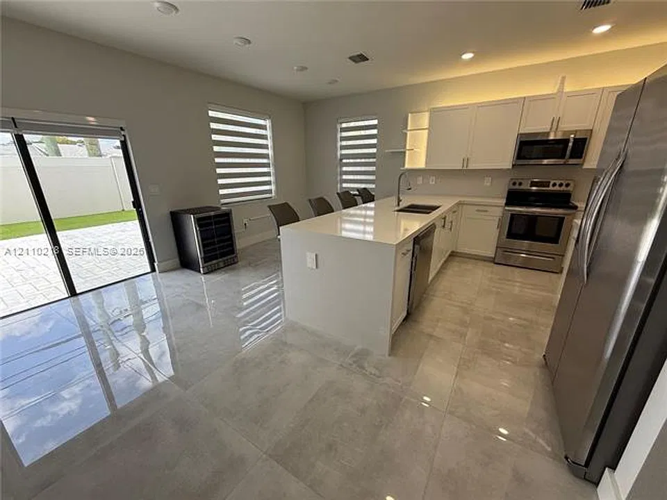 21000 NE 2nd Ct #21000