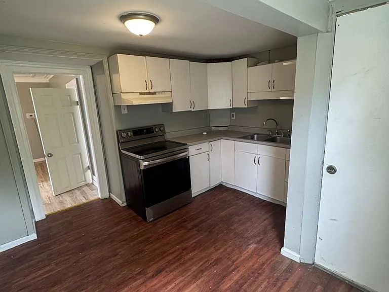 305 Jackson St #1 — Photo 4
