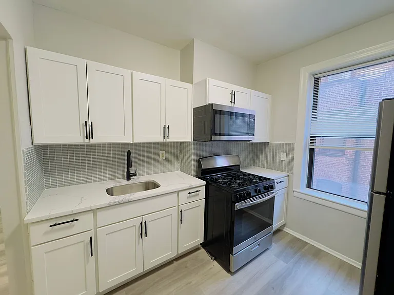 225 Academy St #31E — Photo 1