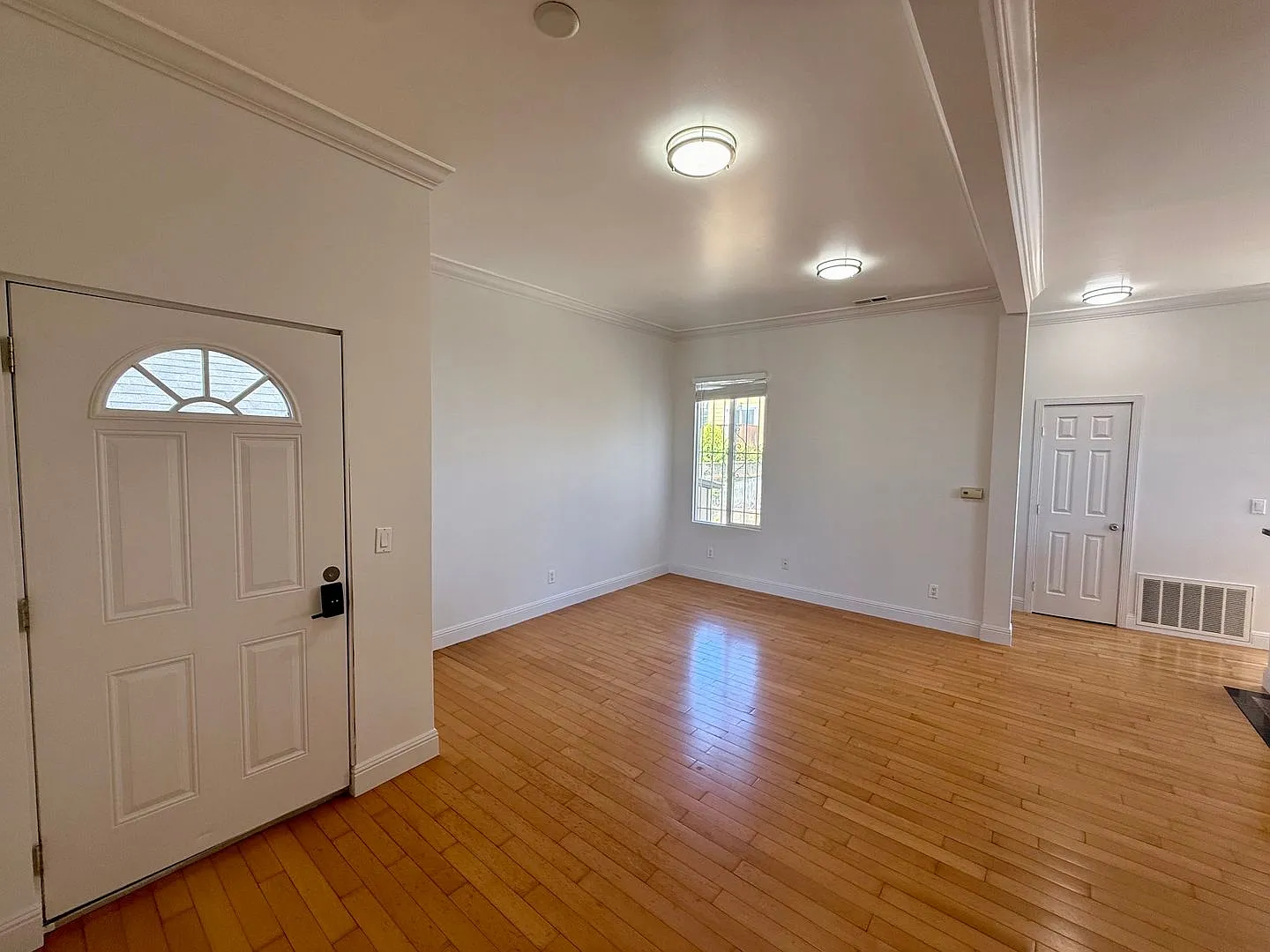 Spacious Top Floor Nopa 2br/1.5ba — Photo 2