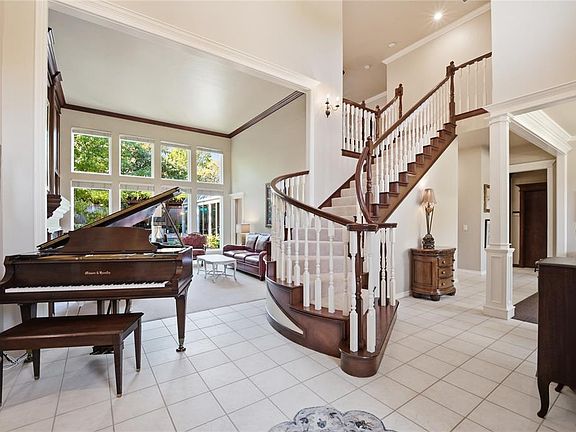 5th image of 2000 E Cambridge Way