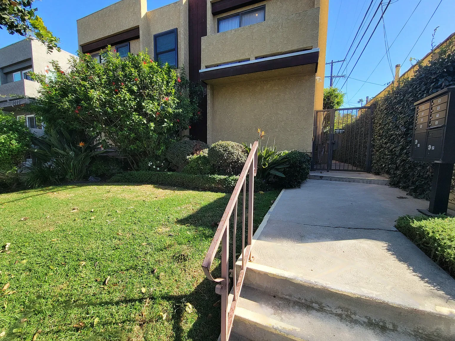 3 bed, 2.5 bath, 1425 sqft, $5,295 — Photo 4