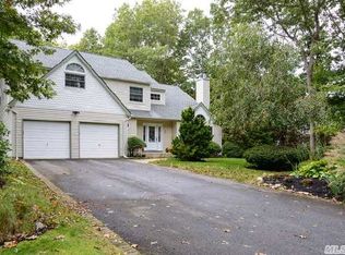 15 Wildflower Dr, Kings Park, NY 11754