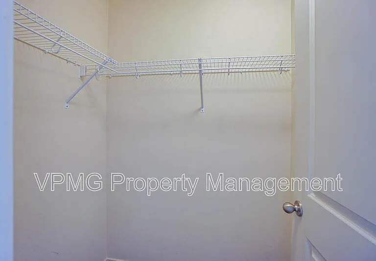 5941 NE 48th St — Photo 15