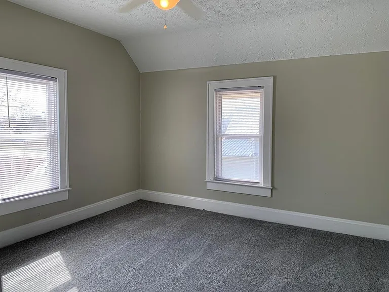 623 E Markison Ave — Photo 12