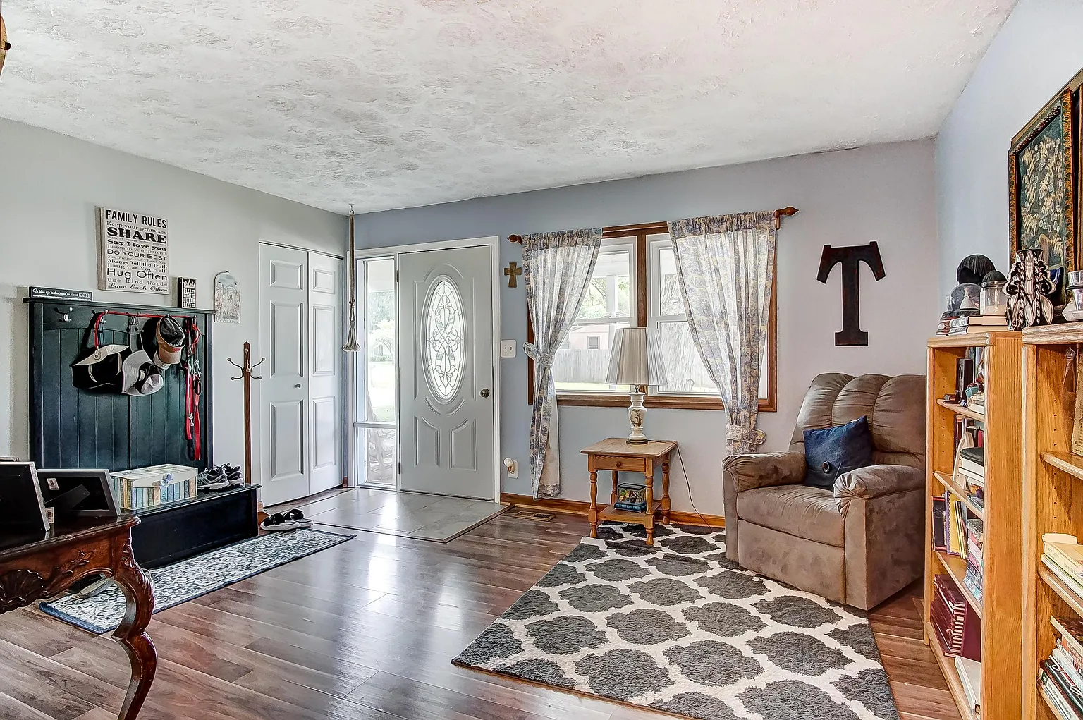362 Laurel Ct photo 1